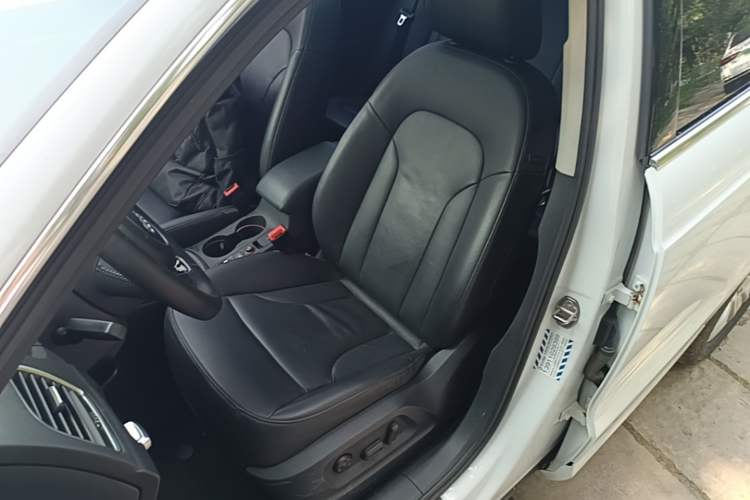 Used Audi Q3 2015 35 TFSI Comfort Model Left Front Seat