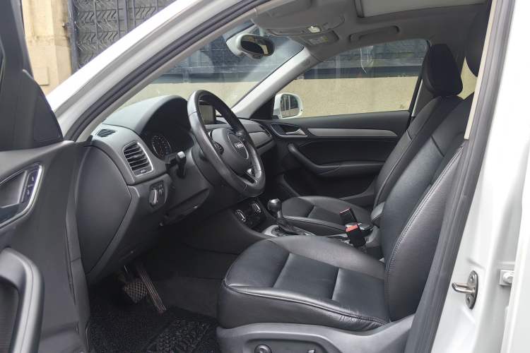 Used Audi Q3 2015 30 TFSI Ambition Edition Left Front Seat
