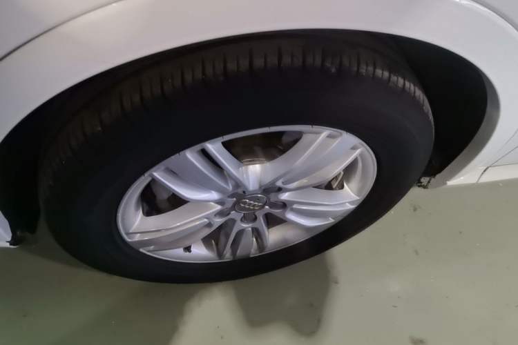 Used Audi Q3 2015 35 TFSI quattro Technology Edition Left Front Wheel Hub
