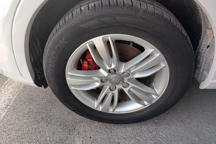 Used Audi Q3 2015 35 TFSI Comfort Model Left Front Wheel Hub