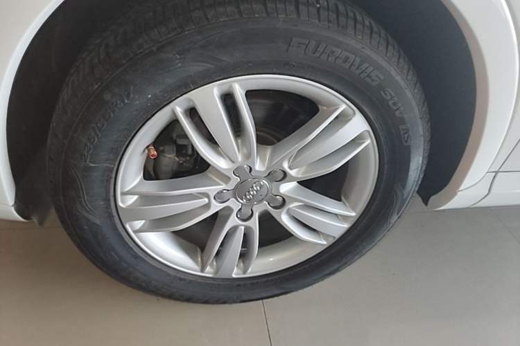 Used Audi Q3 2015 30 TFSI Comfort Model Left Front Wheel Hub