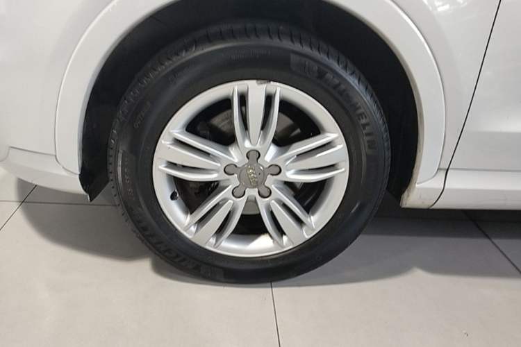 Used Audi Q3 2015 35 TFSI Comfort Model Left Front Wheel Hub