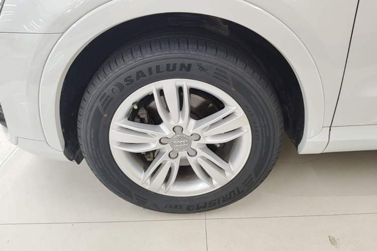 Used Audi Q3 2015 35 TFSI Comfort Model Left Front Wheel Hub