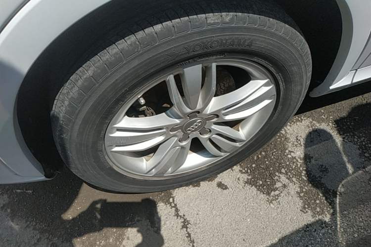 Used Audi Q3 2015 35 TFSI Comfort Model Left Front Wheel Hub