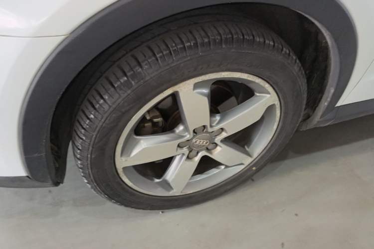 Used Audi Q3 2015 30 TFSI Ambition Edition Left Front Wheel Hub