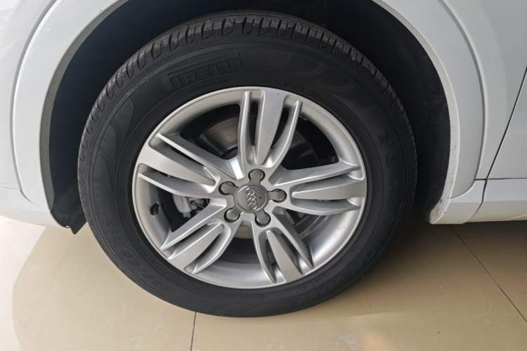 Used Audi Q3 2015 35 TFSI Comfort Model Left Front Wheel Hub