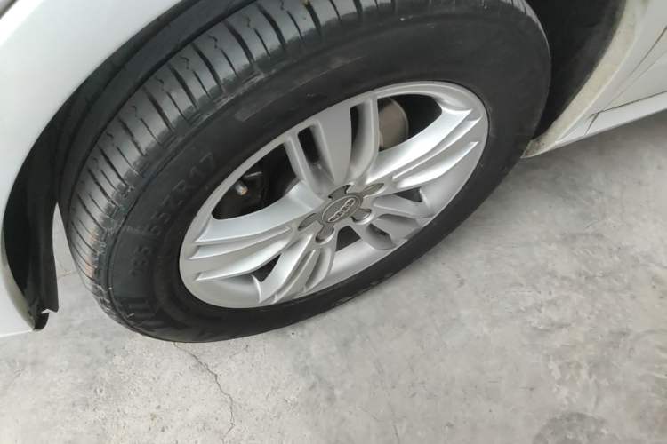 Used Audi Q3 2015 35 TFSI Comfort Model Left Front Wheel Hub