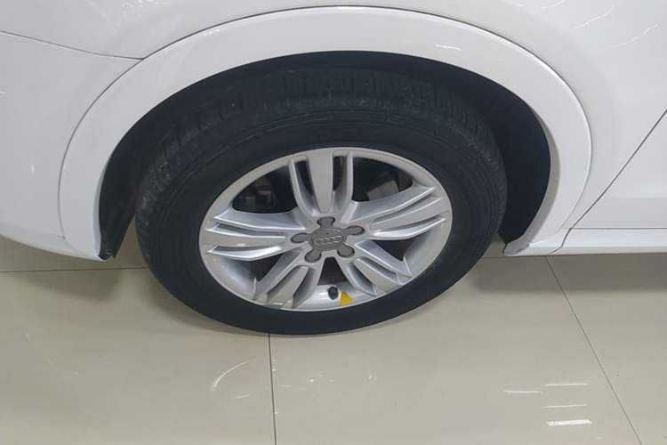 Used Audi Q3 2015 35 TFSI quattro Technology Edition Left Front Wheel Hub