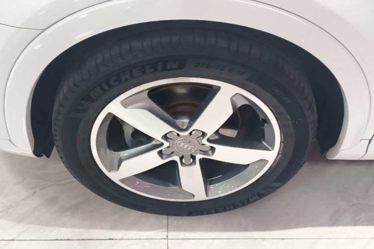 Used Audi Q3 2015 35 TFSI quattro Luxury Edition Left Front Wheel Hub