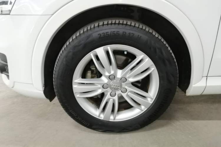 Used Audi Q3 2015 35 TFSI quattro Technology Edition Left Front Wheel Hub