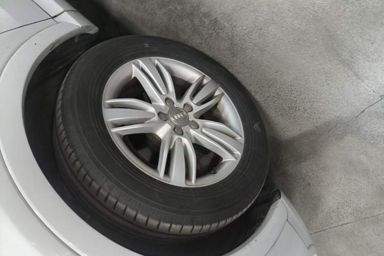 Used Audi Q3 2015 35 TFSI Comfort Model Left Front Wheel Hub