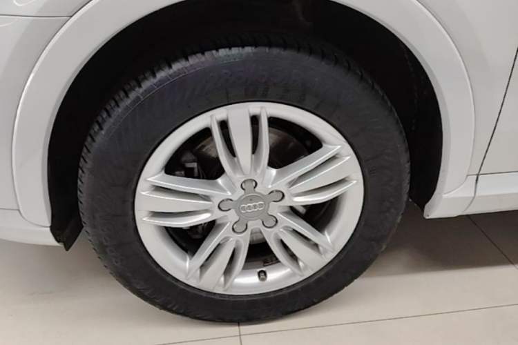 Used Audi Q3 2015 35 TFSI Comfort Model Left Front Wheel Hub
