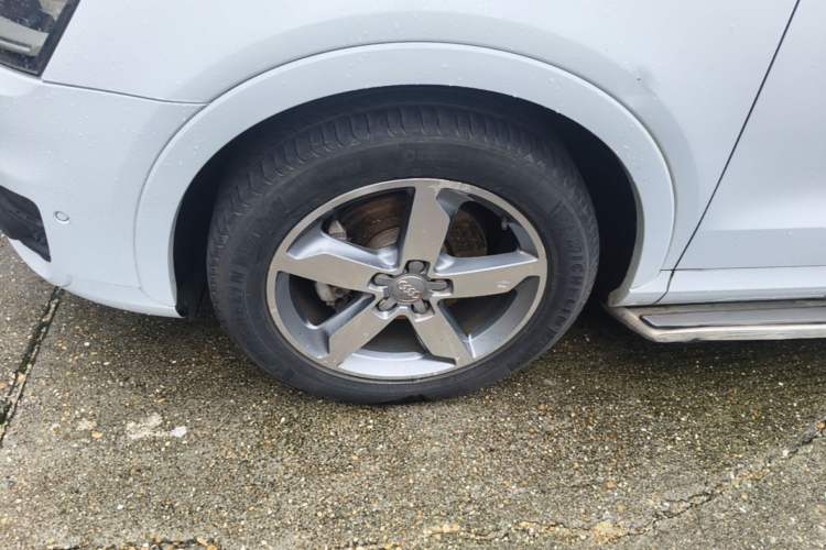 Used Audi Q3 2015 35 TFSI quattro Luxury Edition Left Front Wheel Hub