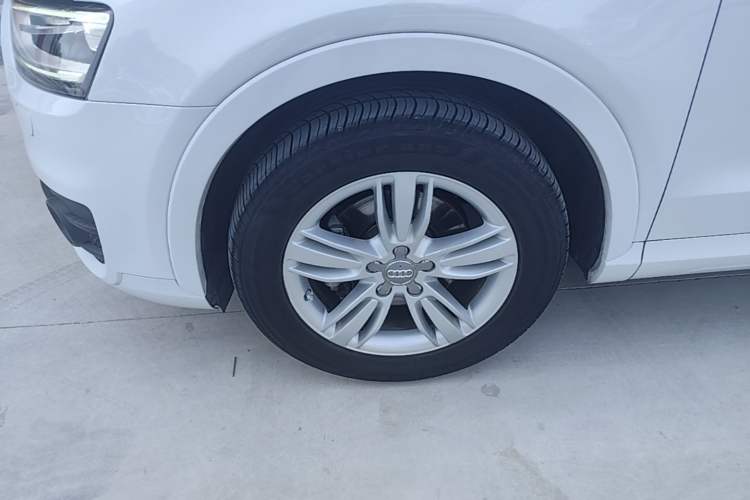 Used Audi Q3 2015 35 TFSI Comfort Model Left Front Wheel Hub