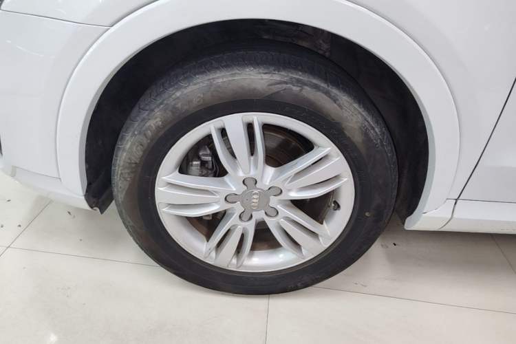 Used Audi Q3 2015 35 TFSI Comfort Model Left Front Wheel Hub