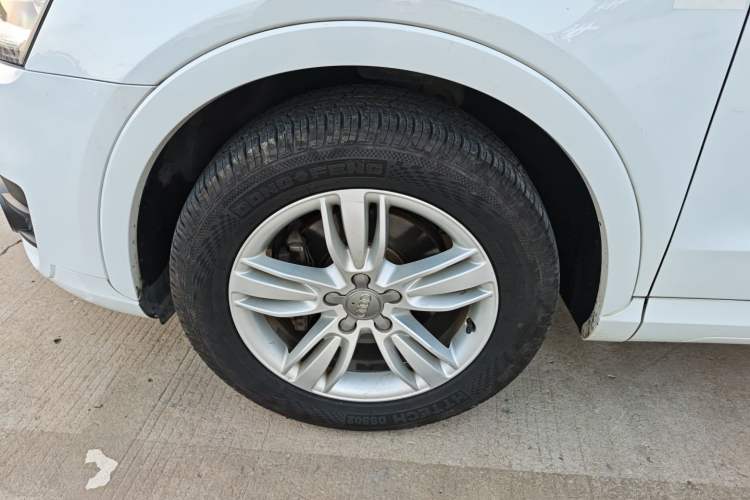 Used Audi Q3 2015 35 TFSI Comfort Model Left Front Wheel Hub