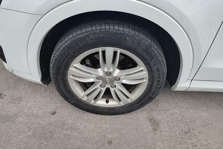 Used Audi Q3 2015 35 TFSI Comfort Model Left Front Wheel Hub