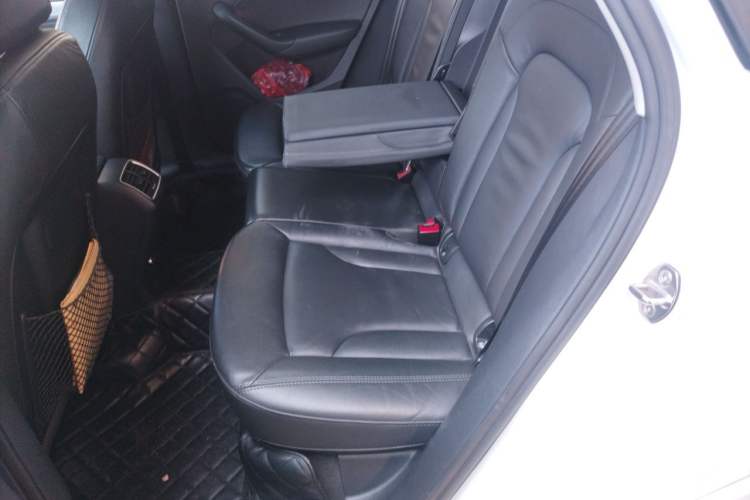 Used Audi Q3 2015 30 TFSI Comfort Model Left Rear Seat