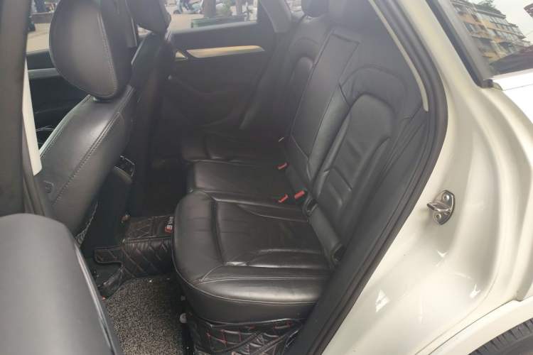 Used Audi Q3 2015 35 TFSI Comfort Model Left Rear Seat
