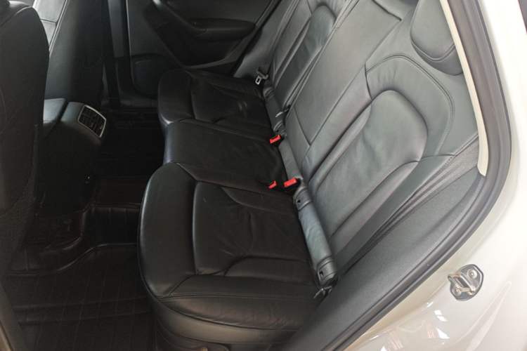 Used Audi Q3 2015 35 TFSI Comfort Model Left Rear Seat