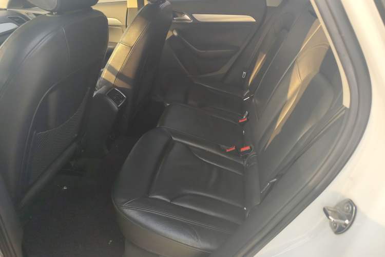Used Audi Q3 2015 35 TFSI quattro Comfort model Left Rear Seat