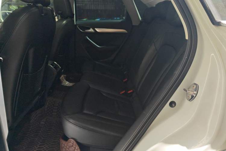Used Audi Q3 2015 35 TFSI Comfort Model Left Rear Seat