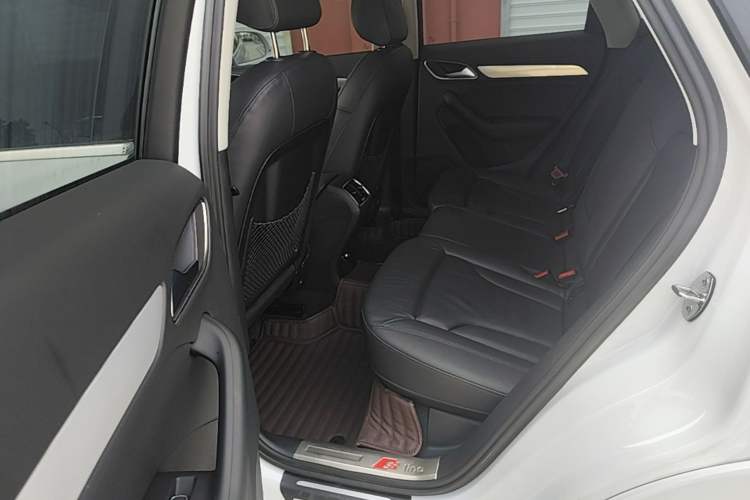 Used Audi Q3 2015 35 TFSI Comfort Model Left Rear Seat
