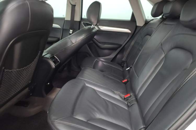 Used Audi Q3 2015 35 TFSI Comfort Model Left Rear Seat