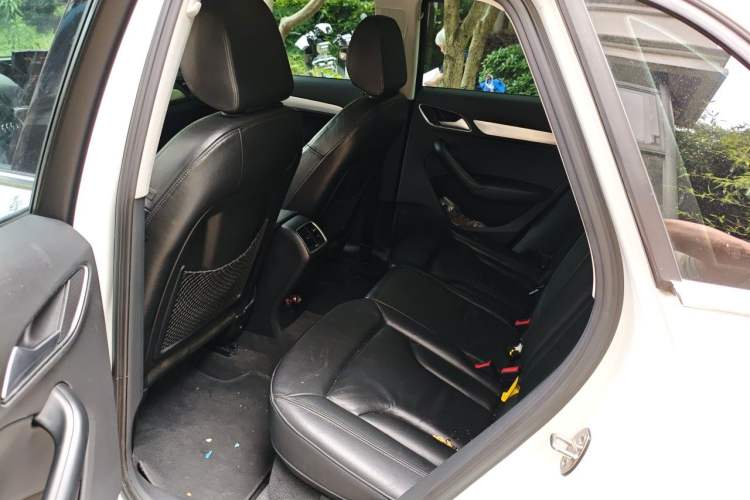 Used Audi Q3 2015 35 TFSI Comfort Model Left Rear Seat
