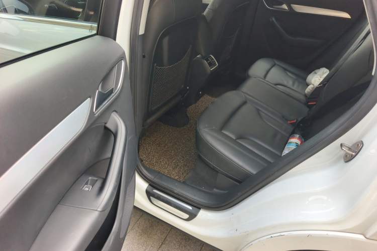 Used Audi Q3 2015 35 TFSI Comfort Model Left Rear Seat