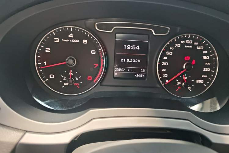 Used Audi Q3 2015 35 TFSI quattro Technology Edition Odometer Close Up