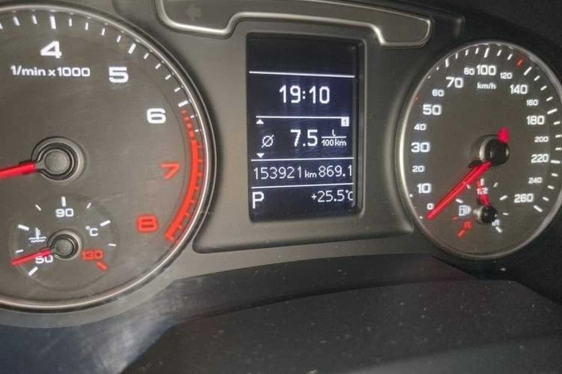 Used Audi Q3 2015 35 TFSI Comfort Model Odometer Close Up