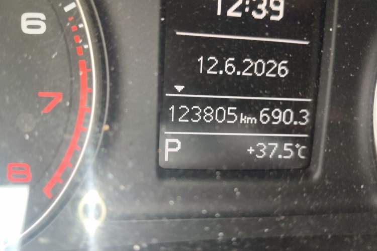 Used Audi Q3 2015 30 TFSI Comfort Model Odometer Close Up