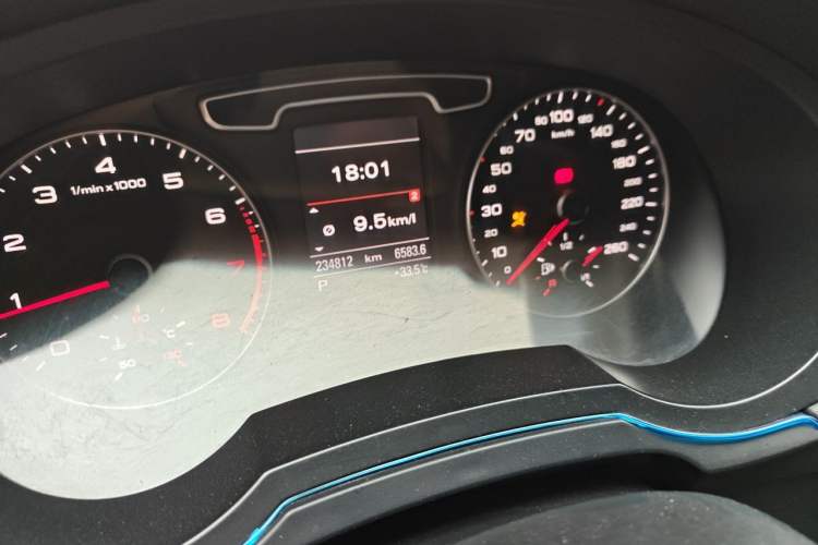 Used Audi Q3 2015 35 TFSI quattro Technology Edition Odometer Close Up