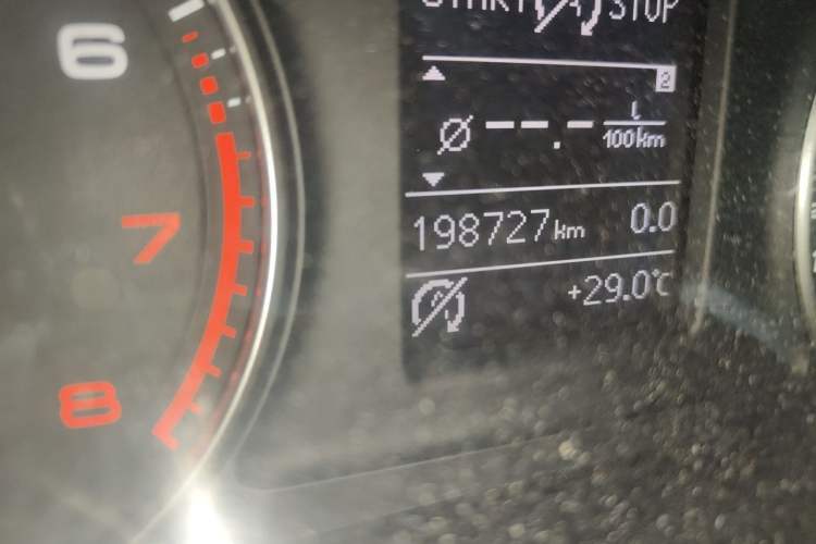 Used Audi Q3 2015 35 TFSI Ambition Edition Odometer Close Up