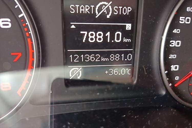Used Audi Q3 2015 30 TFSI Ambition Edition Odometer Close Up