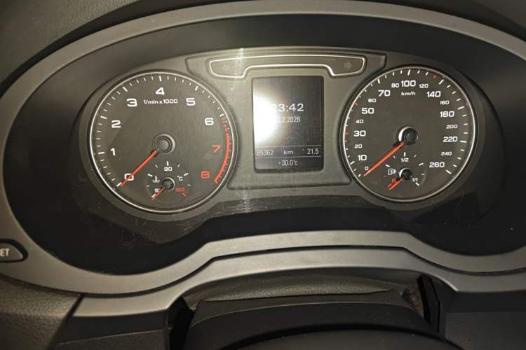 Used Audi Q3 2015 35 TFSI quattro Technology Edition Odometer Close Up