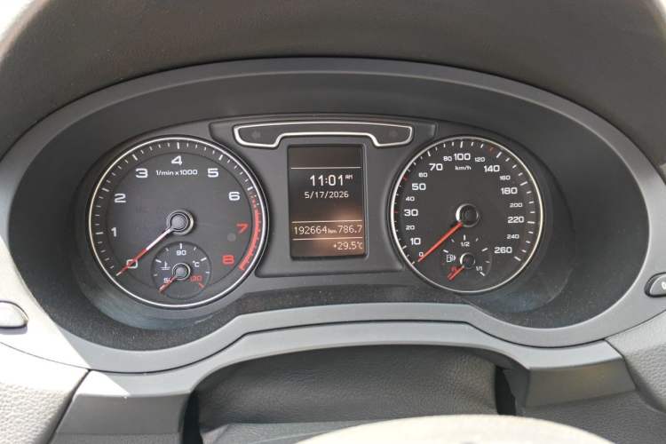 Used Audi Q3 2015 30 TFSI Ambition Edition Odometer Close Up