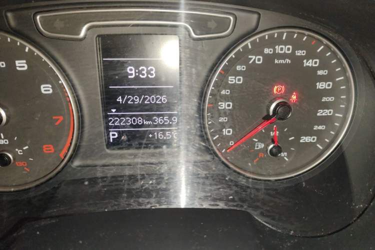 Used Audi Q3 2015 30 TFSI Comfort Model Odometer Close Up