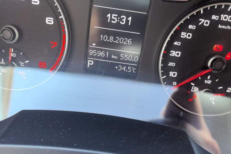 Used Audi Q3 2015 35 TFSI Ambition Edition Odometer Close Up