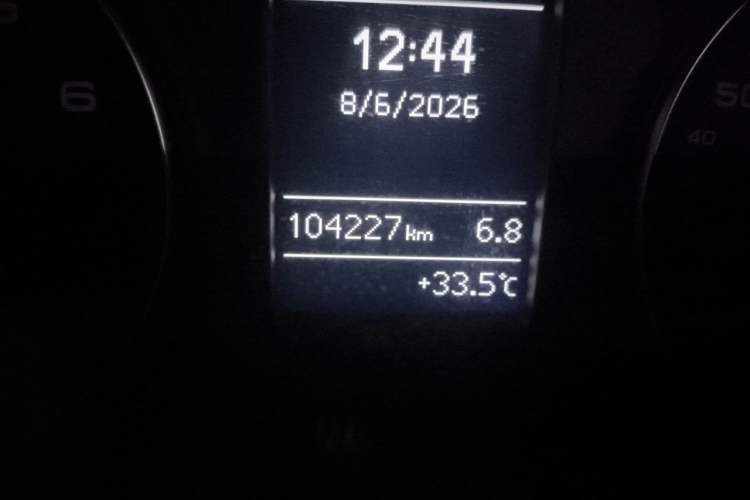 Used Audi Q3 2015 35 TFSI Ambition Edition Odometer Close Up