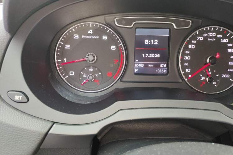 Used Audi Q3 2015 35 TFSI quattro Technology Edition Odometer Close Up