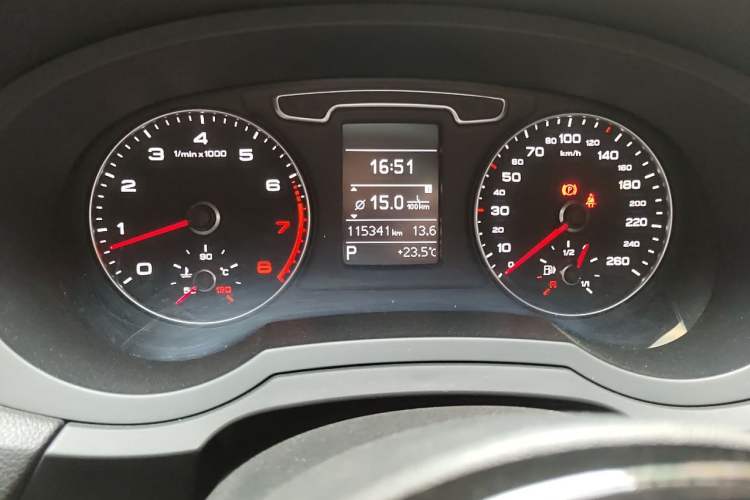 Used Audi Q3 2015 30 TFSI Comfort Model Odometer Close Up