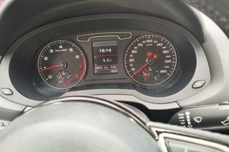 Used Audi Q3 2015 35 TFSI quattro Technology Edition Odometer Close Up