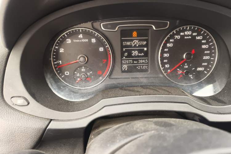 Used Audi Q3 2015 30 TFSI Ambition Edition Odometer Close Up