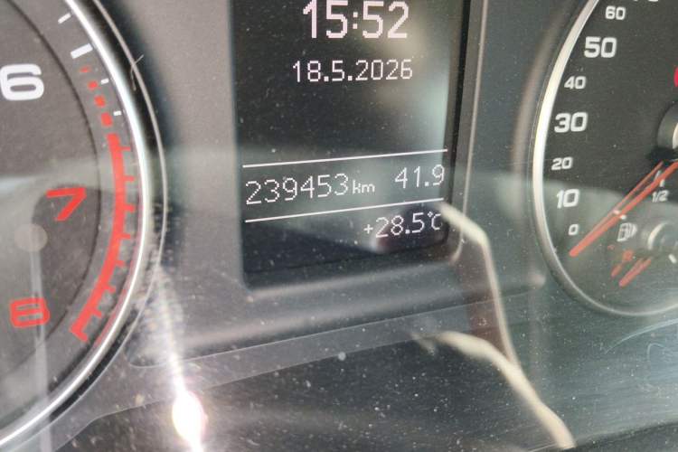 Used Audi Q3 2015 30 TFSI Ambition Edition Odometer Close Up