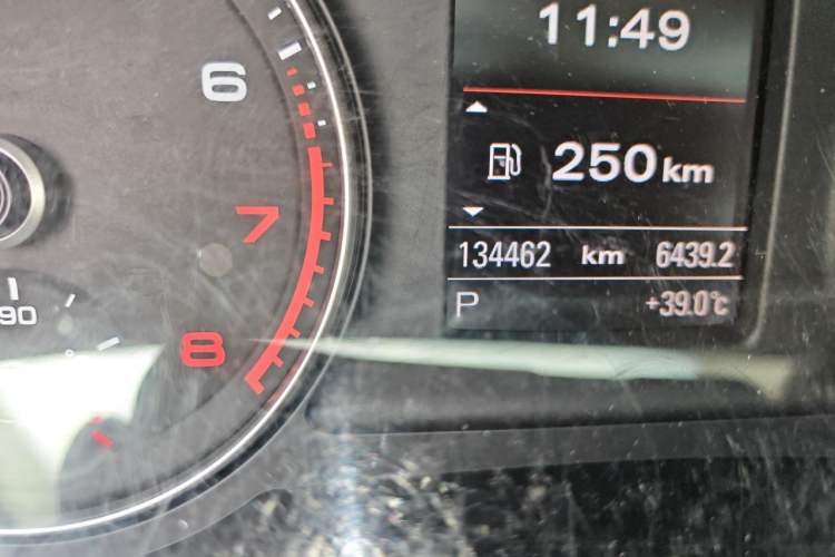 Used Audi Q3 2015 35 TFSI quattro Technology Edition Odometer Close Up