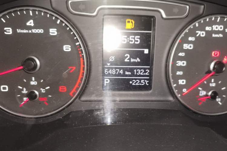 Used Audi Q3 2015 30 TFSI Comfort Model Odometer Close Up