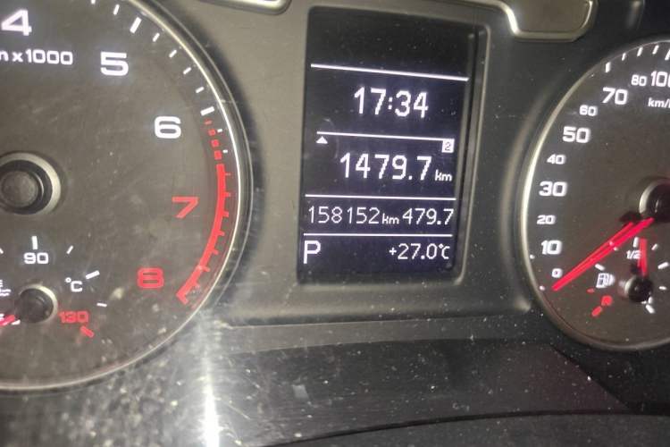 Used Audi Q3 2015 35 TFSI Ambition Edition Odometer Close Up