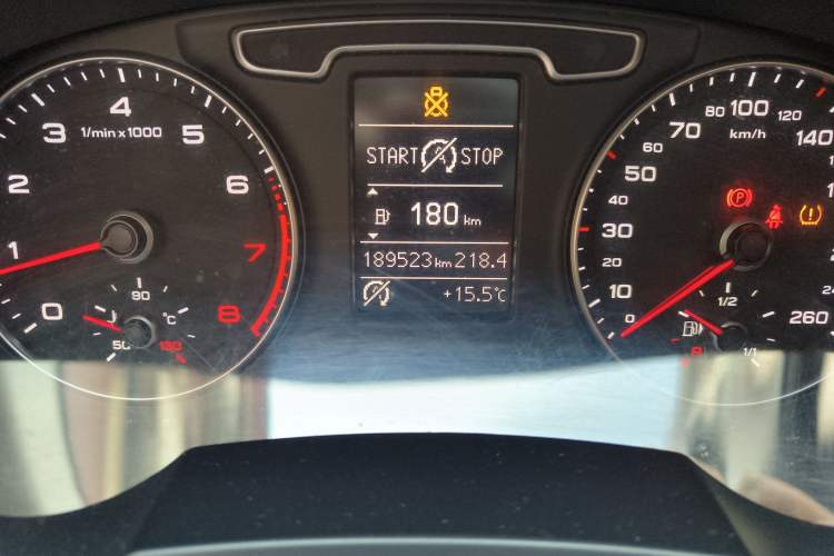 Used Audi Q3 2015 35 TFSI Comfort Model Odometer Close Up